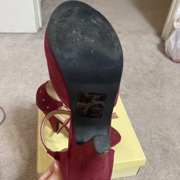 High Heels - Picture 3 of 5